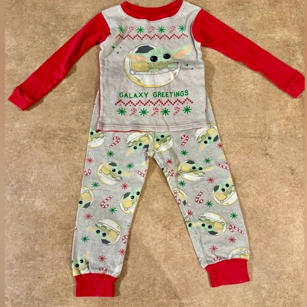 Star Wars Red & Gray Yoda Holiday Kids Two Piece Matching Pajama Set, Size 4T